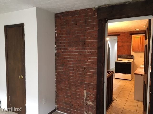 Building Photo - 2 br, 1 bath Triplex - 26 Lyon St Lyon Street