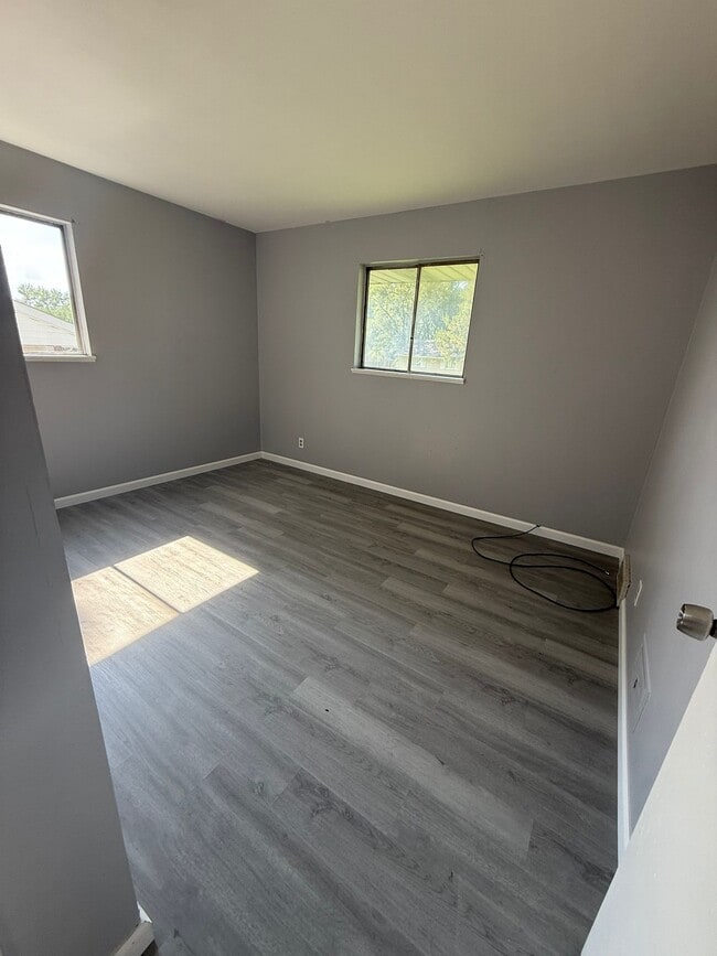Building Photo - 220 McAlpine Dr