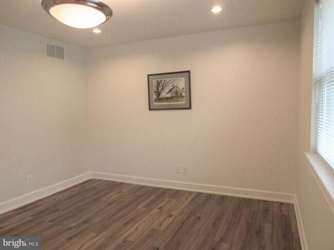 Foto del edificio - 10 N Stiles Ave