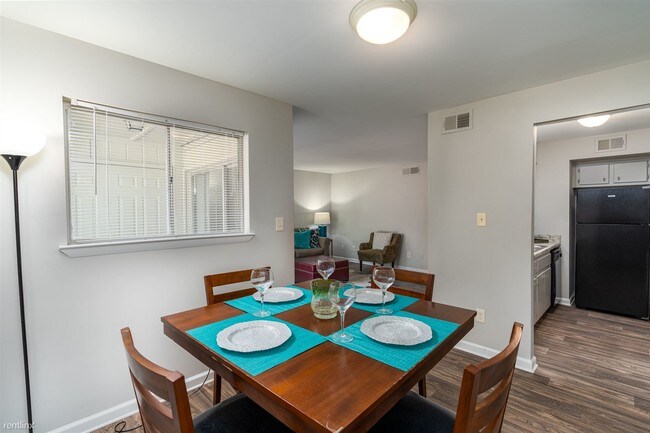 Building Photo - 2600 Embarcadero Dr