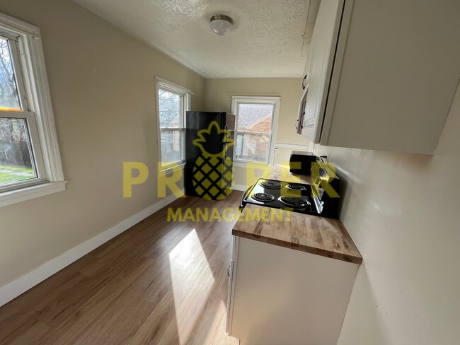 Foto del edificio - 3 bedrooms 1 bathroom house
