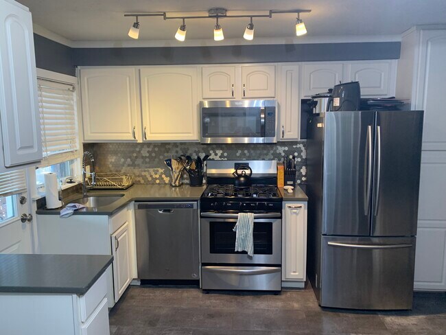 Foto del edificio - 1009 W 43rd St