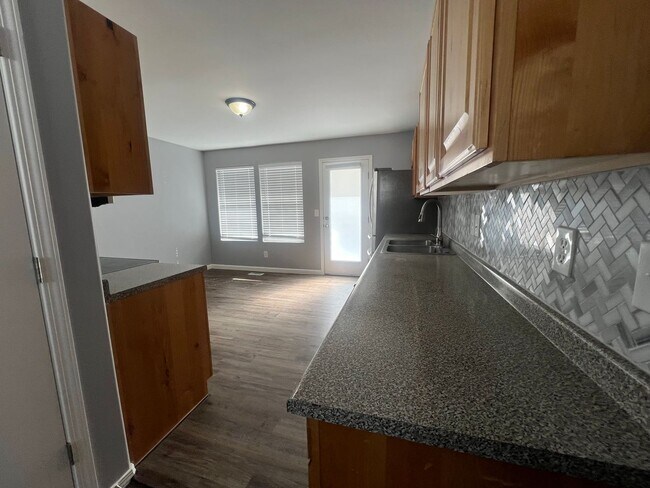 Building Photo - 5 Bedroom Home in Tooele