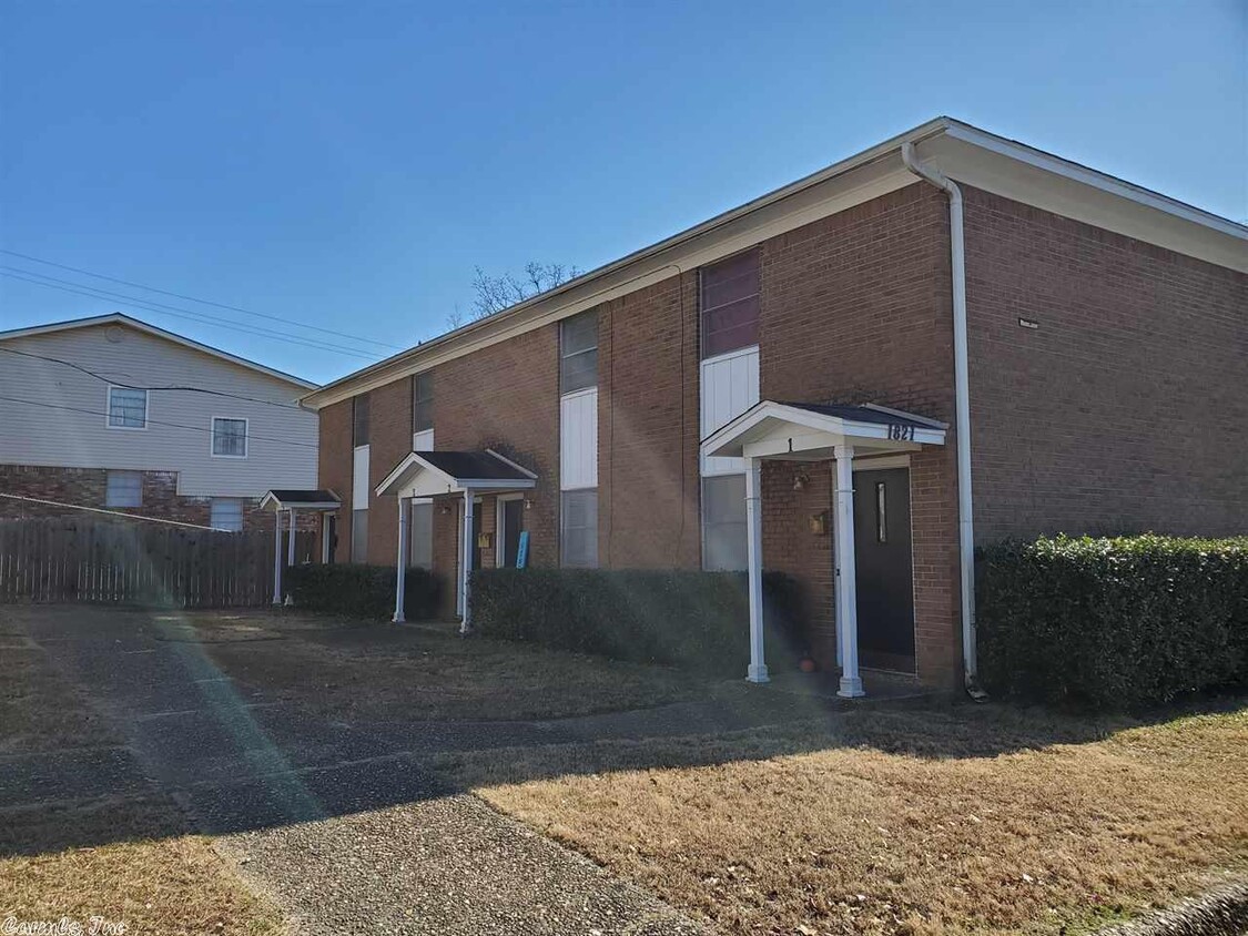Primary Photo - 1821 Sanford Dr
