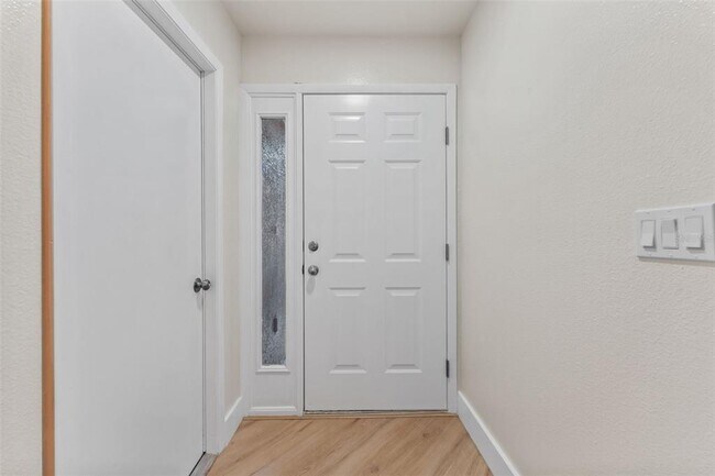 Foto del edificio - 3058 Overlook Pl