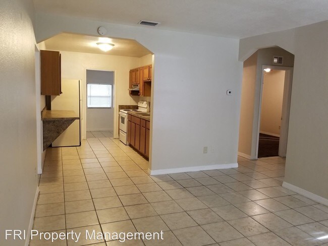 Building Photo - 3 br, 2 bath Apartment - 1426 E Mulberry Dr
