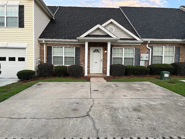 Building Photo - 316 Hogan Way