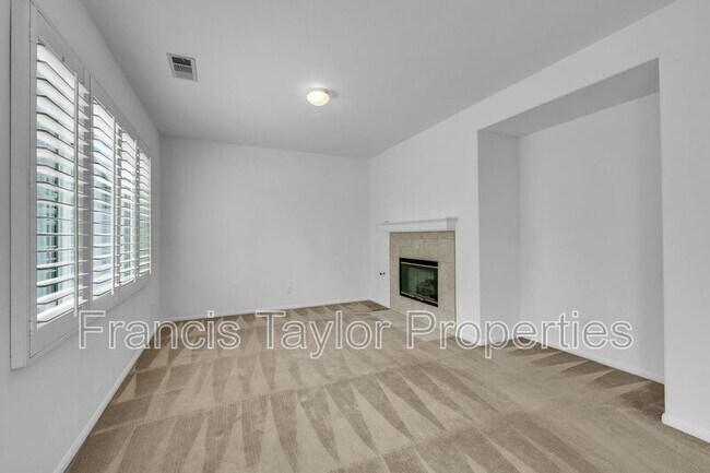 Foto del edificio - 401 Whitby Gn