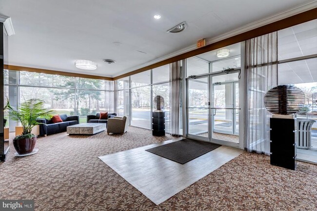 Foto del edificio - 6641 Wakefield Dr