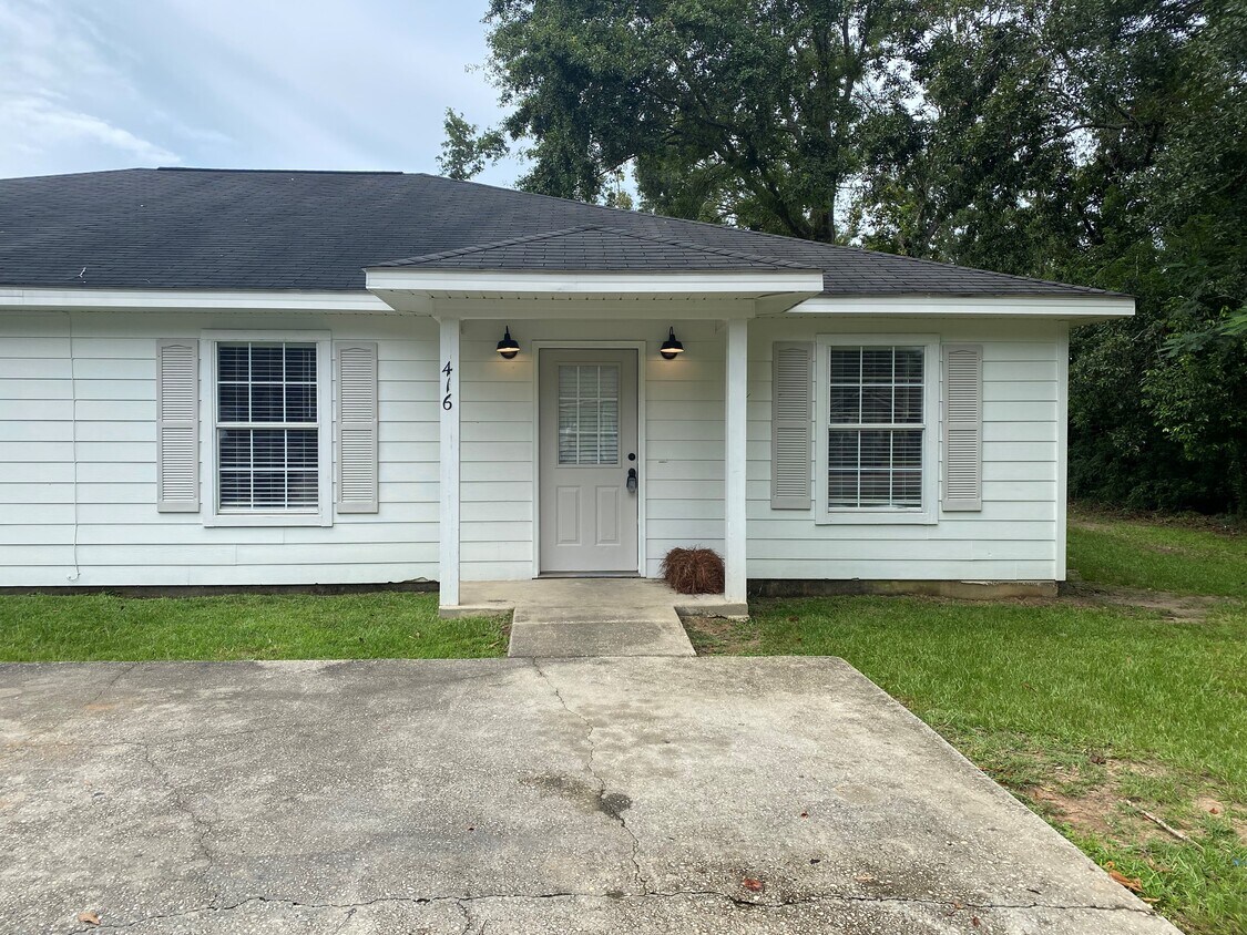 416 W Pedigo Ave, Foley, AL 36535 Townhouse for Rent in Foley, AL