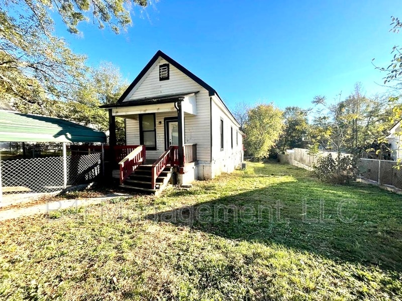 Primary Photo - 1583 Elm St NE