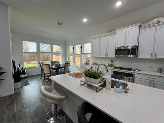 Building Photo - 10166 Sovereign Dr
