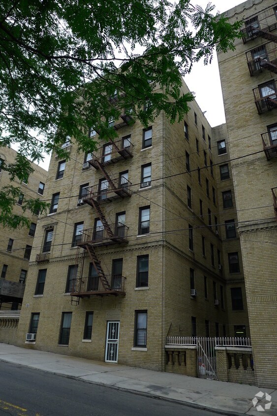 Building Photo - 114 W 238th St