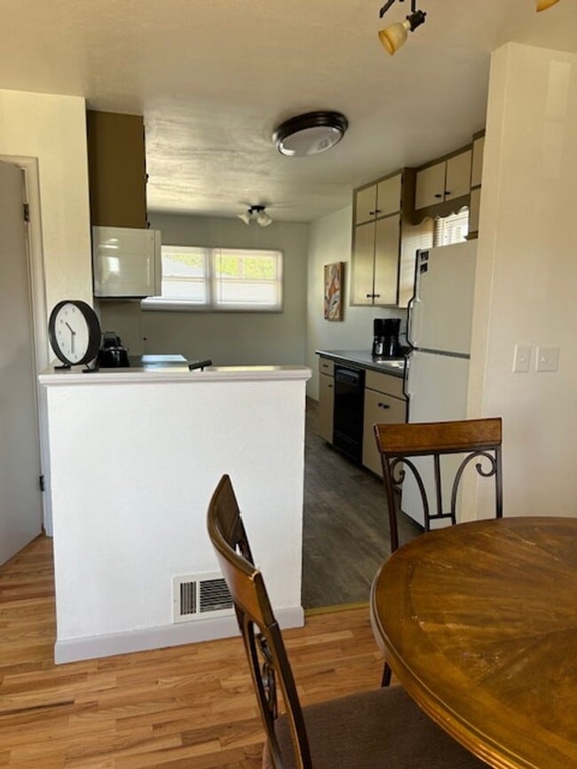 Building Photo - Fully Furnished 4 Bed, 2 Bath Home | West End Gem | All Utilities + WiFi Included