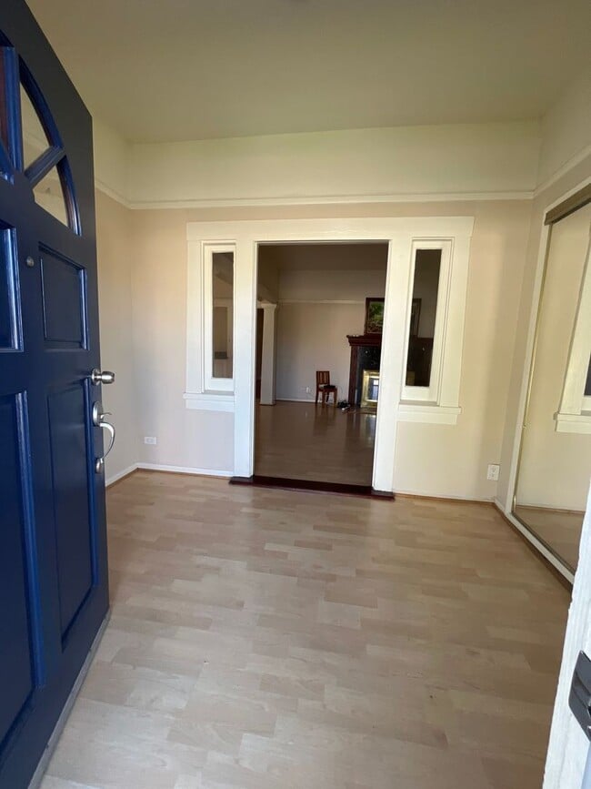 Building Photo - 1402 Alhambra Rd