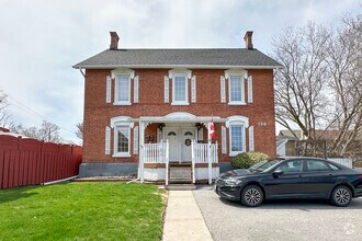Building Photo - 356 Ritson Rd S