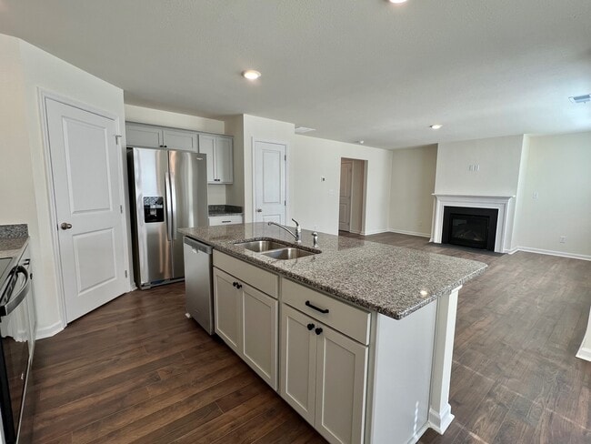 Building Photo - 3380 Serenity Dr NE