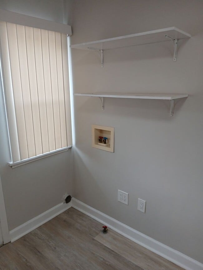 Building Photo - 1928 Rocket Property