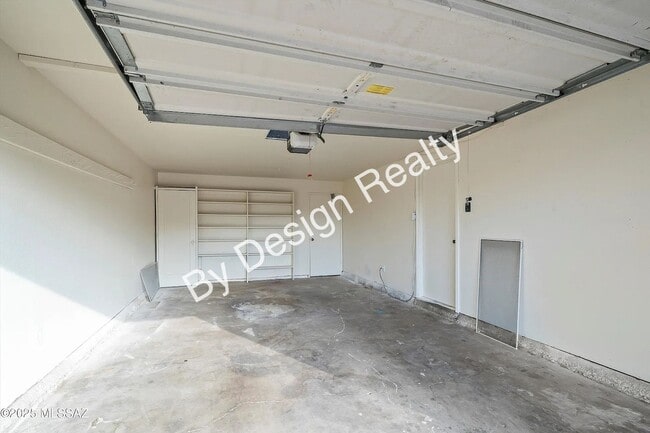 Foto del edificio - Massive 2 Bed 2 Bath Corner Lot Duplex w/ 1 Car Garage – Near UA & Downtown
