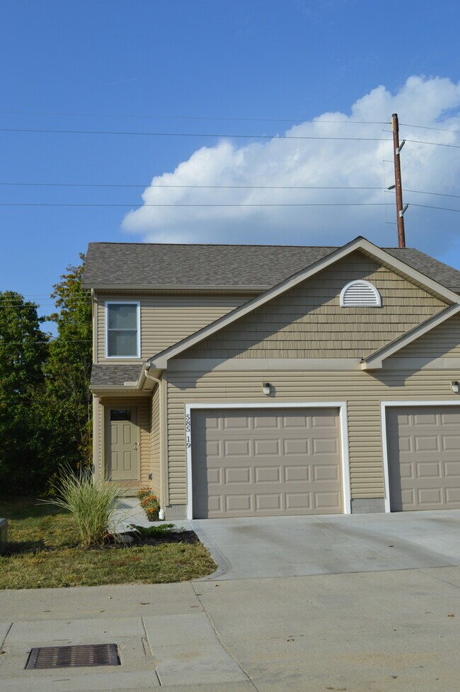 Building Photo - Birch Hill Court