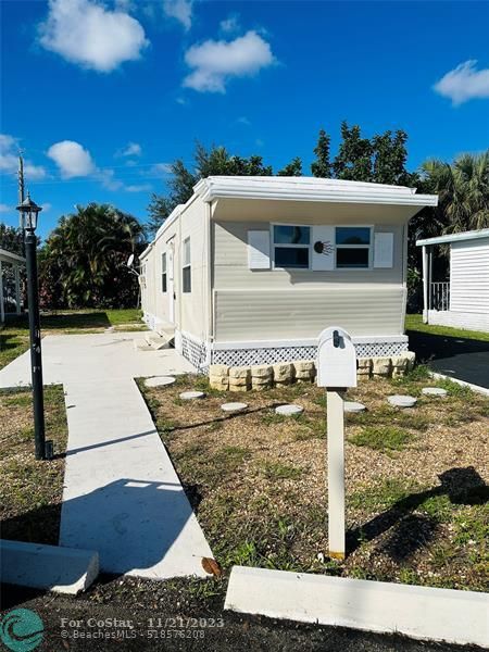 Foto del edificio - 8709 SW 16th St