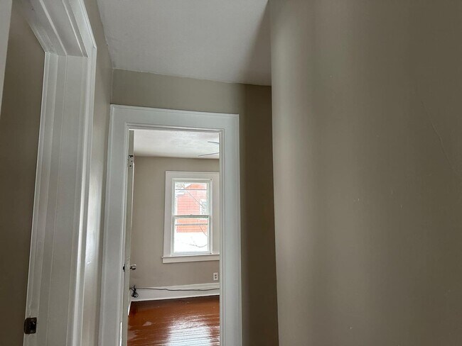 Foto del edificio - 3 Bedroom | 1 Bathroom | $1,700