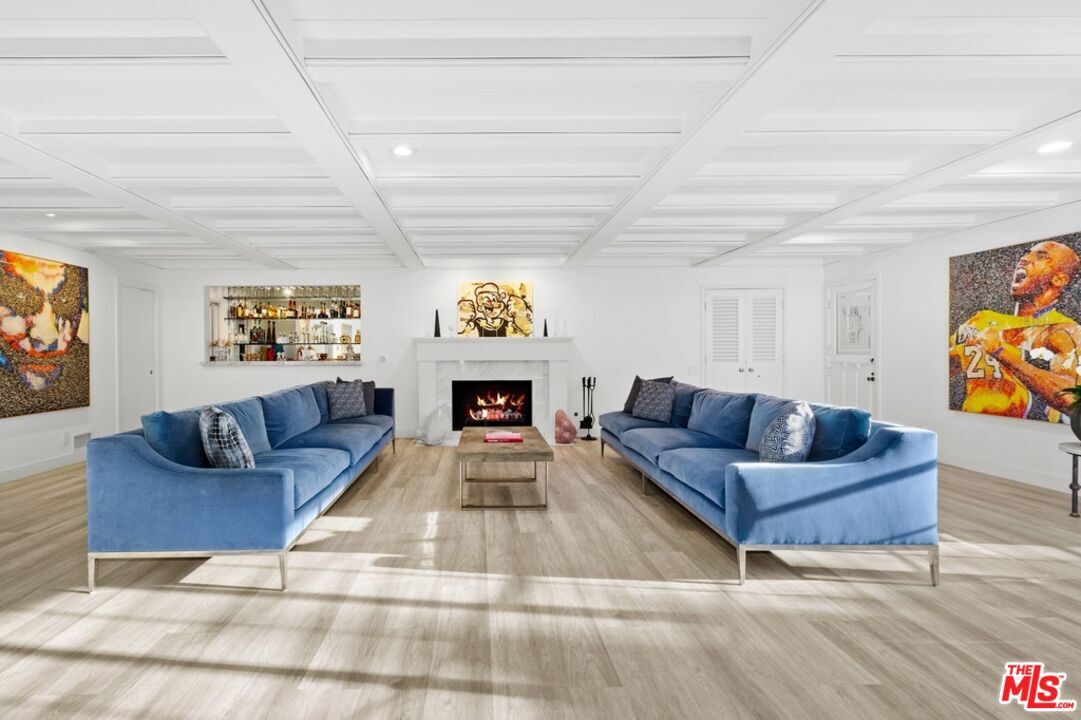 Foto principal - 815 N Whittier Dr