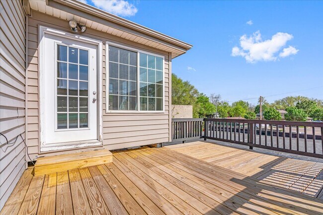 Foto del edificio - 116 E Main St