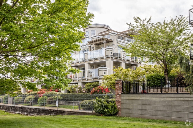 Building Photo - The Residences at James Court