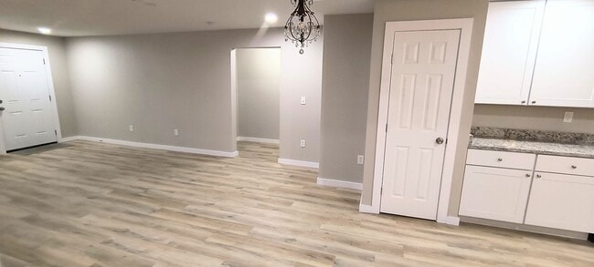 Foto del edificio - One of a kind 4 bedroom 3 bath house walki...
