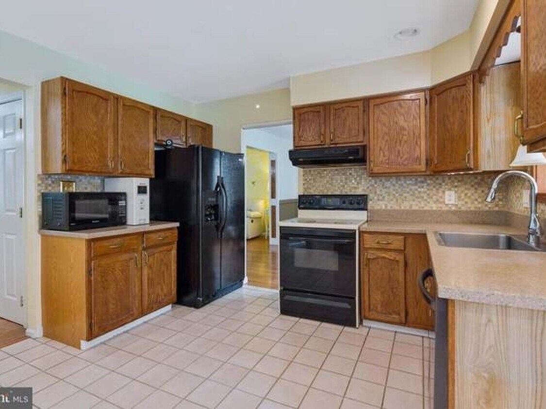 Primary Photo - 3 Bedroom Single Family Home in Newark
