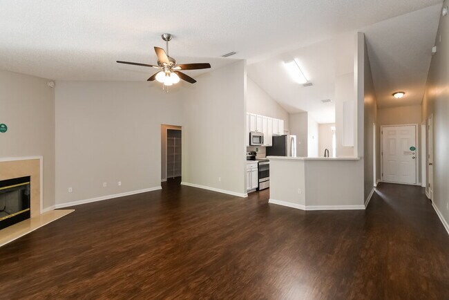 Foto del edificio - 14036 Crestwick Dr W