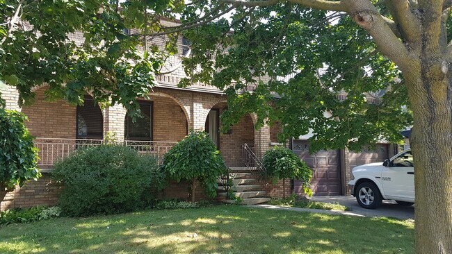 Photo du bâtiment - 979 Lasalle Park Rd