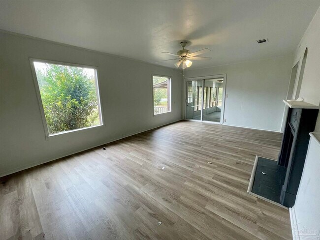 Building Photo - 6700 FL-87