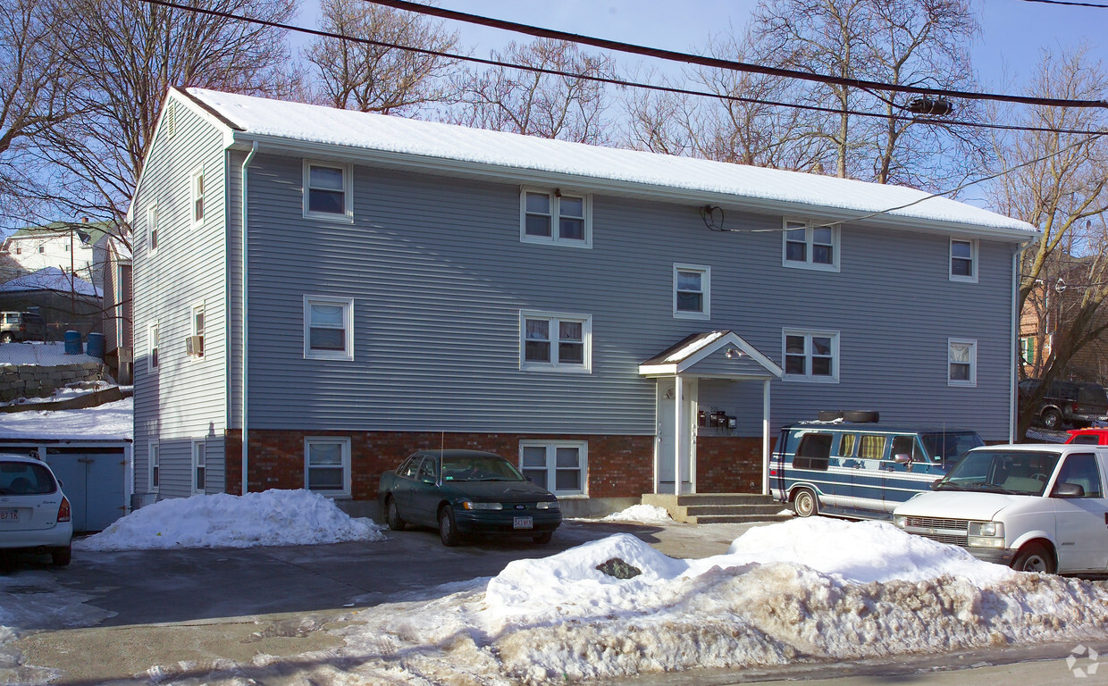 Building Photo - 221 Nashua St