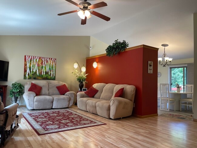Foto del edificio - 6128 Jeffers Dr