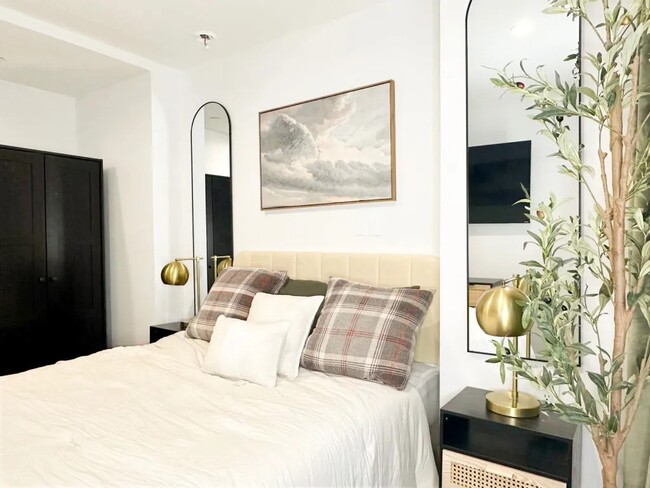 Photo - Furnished room/NOT APARTMENT
