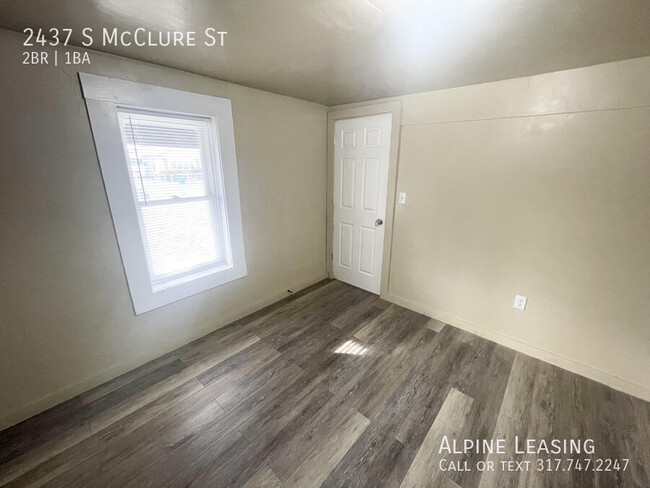 Building Photo - 2 Bedroom walking distance to Stout Field ...