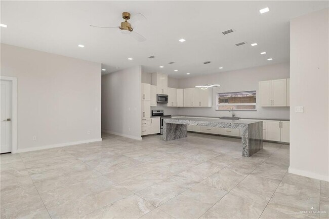 Foto del edificio - 2041 Lake View Dr