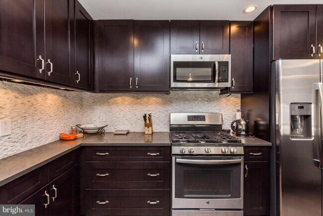 Building Photo - 1512 Frankford Ave