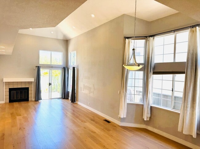 Building Photo - 122 Lynx Ct