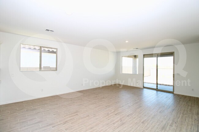 Foto del edificio - 2356 Cy Ave