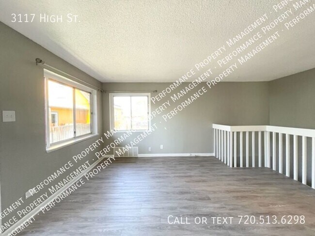 Building Photo - Modern and Spacious Half Duplex Available ...
