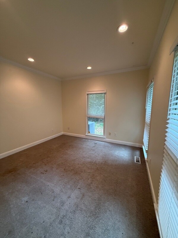 Foto del edificio - 2411 Oakwood Ave NE