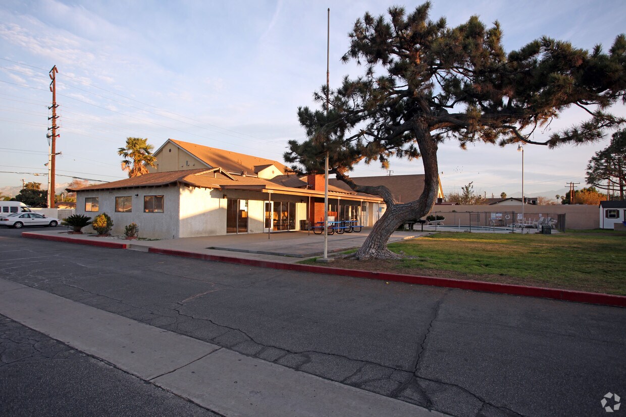 Foto principal - 346 N Sunset Ave