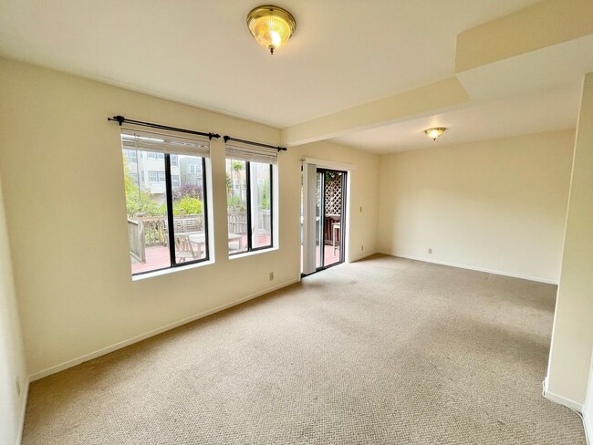 Building Photo - Charming Garden Apartment w/Deck, Prime Inner Richmond Location PROGRESSIVE