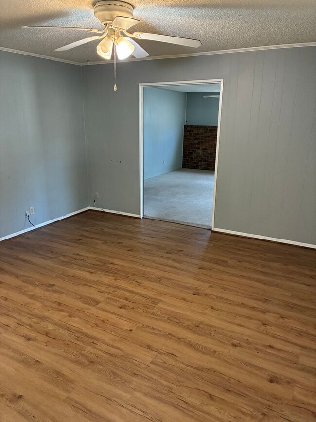Building Photo - 200 Robin Way