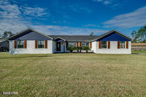 Foto del edificio - 4339 Pine Tree Ln