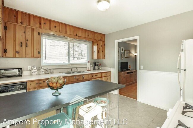 Building Photo - 3 br, 1.5 bath House - 3700 Altamira Dr