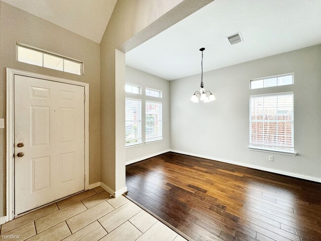 Foto del edificio - 4 br, 3.5 bath House - 6050 Sandy Creek Dr